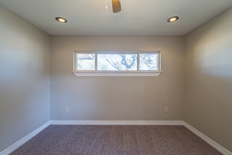 Photo 18 of 29 - 8234 Glen Valley Dr, Houston, TX 77061
