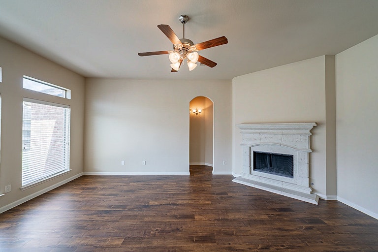 Photo 5 of 37 - 14727 Fountain Stone Ln, Humble, TX 77396