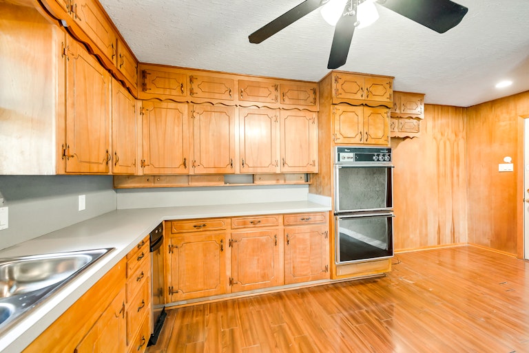 Photo 11 of 24 - 6640 Briley Dr, North Richland Hills, TX 76180