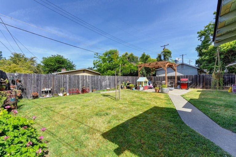 Photo 31 of 31 - 4137 California Ave, Carmichael, CA 95608