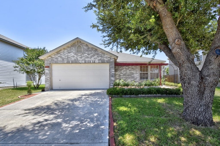 Photo 1 of 27 - 818 Willow Xing, New Braunfels, TX 78130