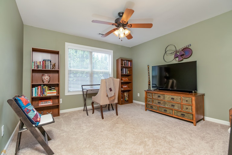 Photo 33 of 57 - 105 Pyron Pt, Tyrone, GA 30290