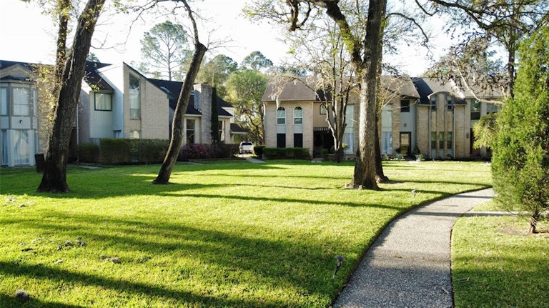 Photo 4 of 28 - 672 N Eldridge Pkwy, Houston, TX 77079