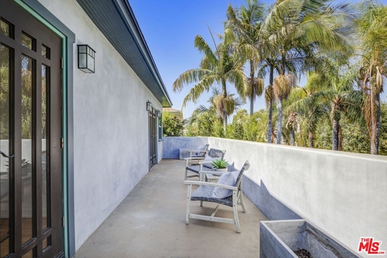 Photo 31 of 49 - 641 N Mariposa Ave, Los Angeles, CA 90004