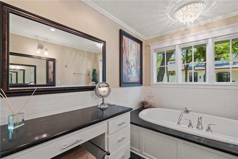 Photo 26 of 39 - 2901 Clearview Dr, Austin, TX 78703