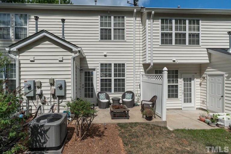 Photo 24 of 24 - 5702 Corbon Crest Ln, Raleigh, NC 27612