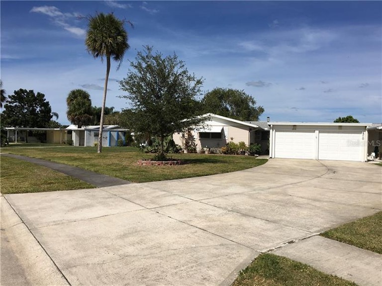 Photo 2 of 22 - 2312 Terry Ln, Sarasota, FL 34231