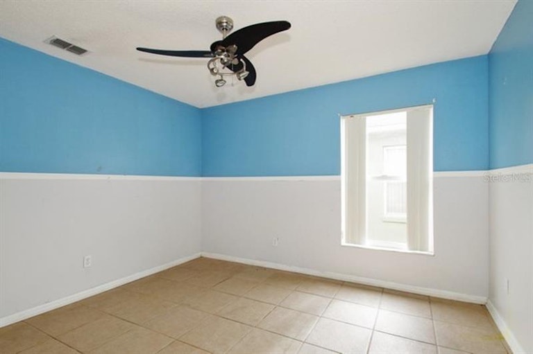 Photo 16 of 23 - 12925 Los Alamitos Ct, Orlando, FL 32837