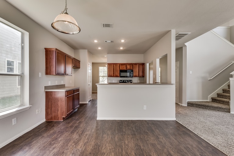 Photo 4 of 32 - 1231 Bristol Ln, Providence Village, TX 76227