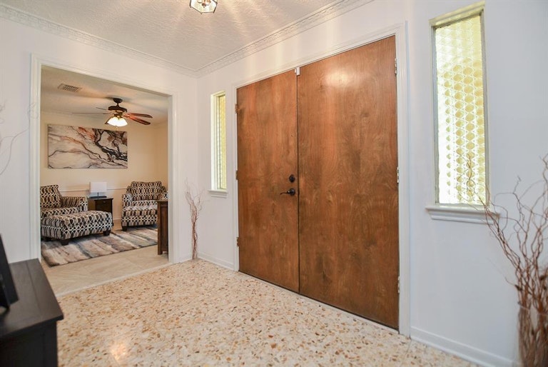 Photo 5 of 38 - 939 Hidden Canyon Rd, Katy, TX 77450