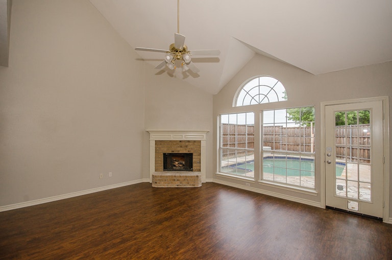 Photo 8 of 30 - 1209 Michael Ave, Lewisville, TX 75077