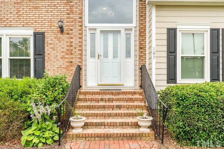 Photo 3 of 26 - 105 Cumberland Green Dr, Cary, NC 27513
