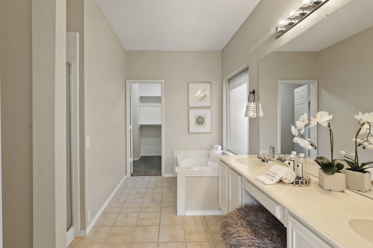 Photo 18 of 31 - 4708 Park Bend Dr, Fort Worth, TX 76137