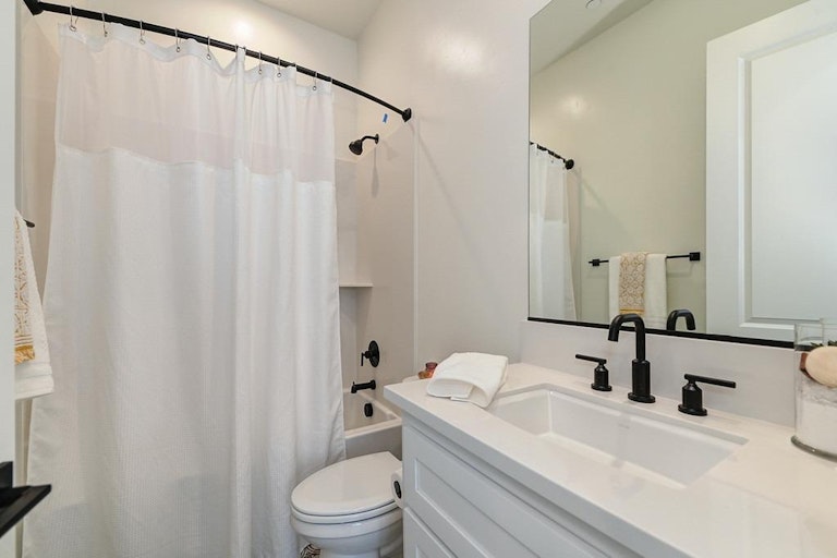 Photo 24 of 44 - 4081 McKay Pl, El Dorado Hills, CA 95762
