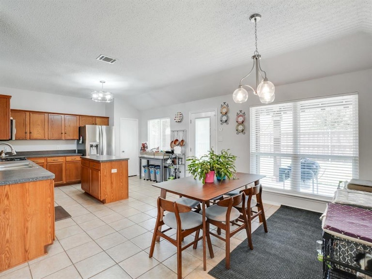 Photo 7 of 19 - 9904 Fillmore Dr, McKinney, TX 75072