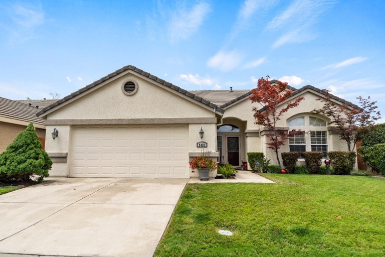 Photo 25 of 35 - 2421 Walnut Oaks Ln, Carmichael, CA 95608