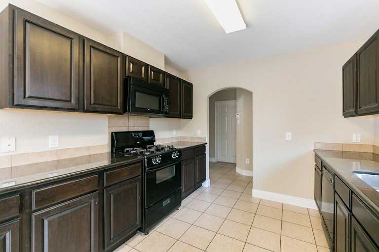Photo 7 of 24 - 5602 Post Oak Manor Dr, Houston, TX 77085