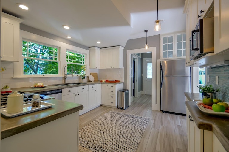 Photo 13 of 47 - 2401 U St, Sacramento, CA 95818