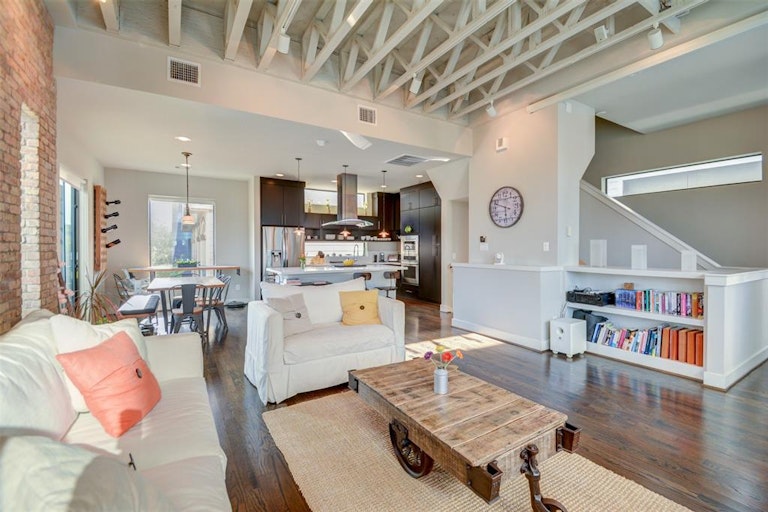Photo 23 of 49 - 5638 Petty St Unit C, Houston, TX 77007