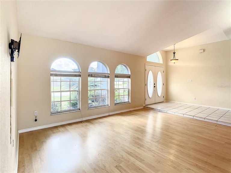 Photo 5 of 41 - 6923 Ashbury Dr, Lakeland, FL 33809