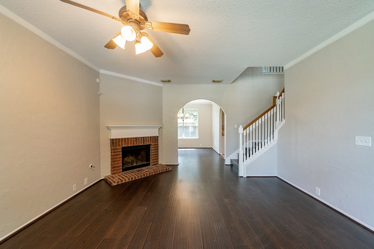 Photo 5 of 32 - 18802 Atascocita Forest Dr, Humble, TX 77346