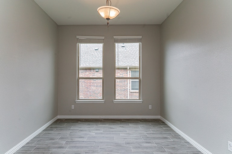 Photo 5 of 21 - 9328 Flying Eagle Ln, Fort Worth, TX 76131