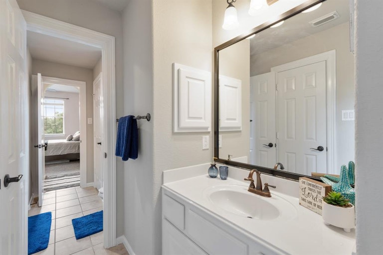 Photo 21 of 39 - 333 Grand Creek Dr, League City, TX 77573