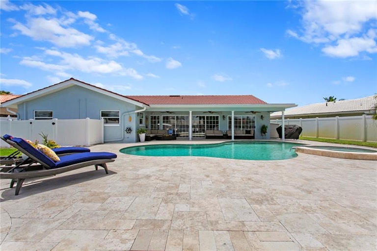 Photo 41 of 52 - 4328 40th St S, Saint Petersburg, FL 33711