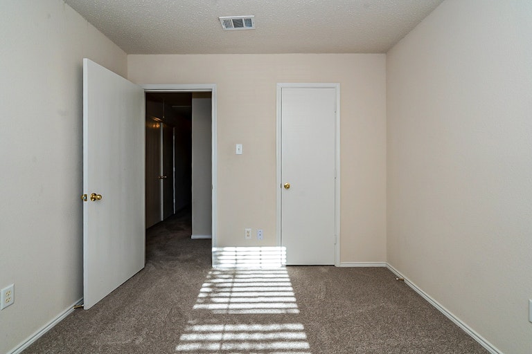 Photo 18 of 22 - 3521 Louise Ln, Balch Springs, TX 75180