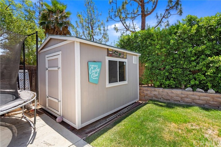 Photo 9 of 44 - 8215 Lantern Pl, Riverside, CA 92508