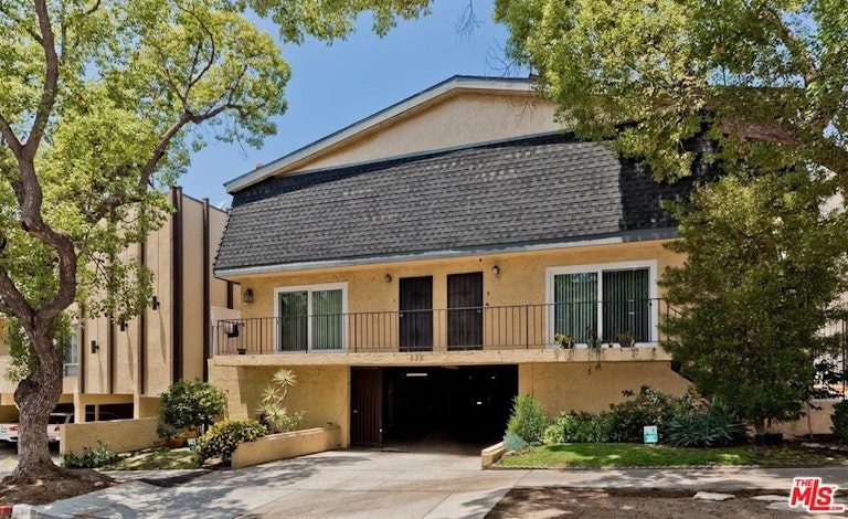 Photo 28 of 28 - 535 E San Jose Ave Unit C, Burbank, CA 91501