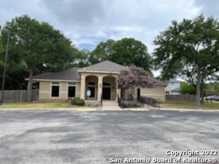 Photo 37 of 51 - 10935 Hamlen Park Dr S, San Antonio, TX 78249
