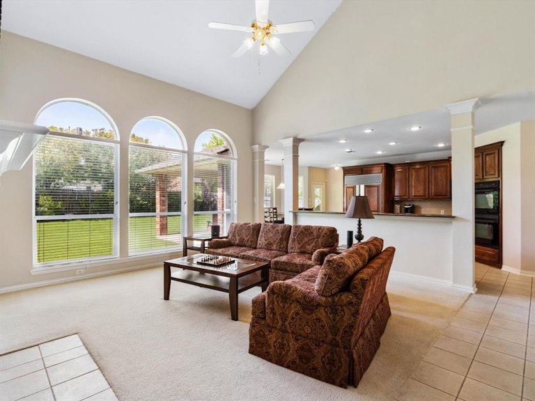 Photo 9 of 40 - 6916 Canyon Springs Rd, Fort Worth, TX 76132