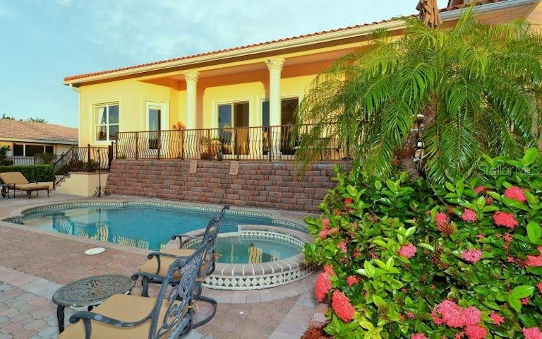 Photo 20 of 22 - 571 Putting Green Ln, Longboat Key, FL 34228