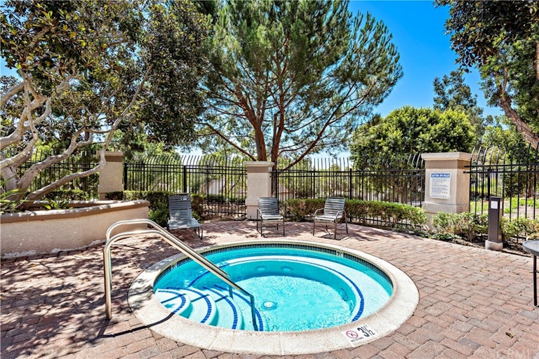Photo 23 of 40 - 25961 Montemar #71, Laguna Niguel, CA 92677