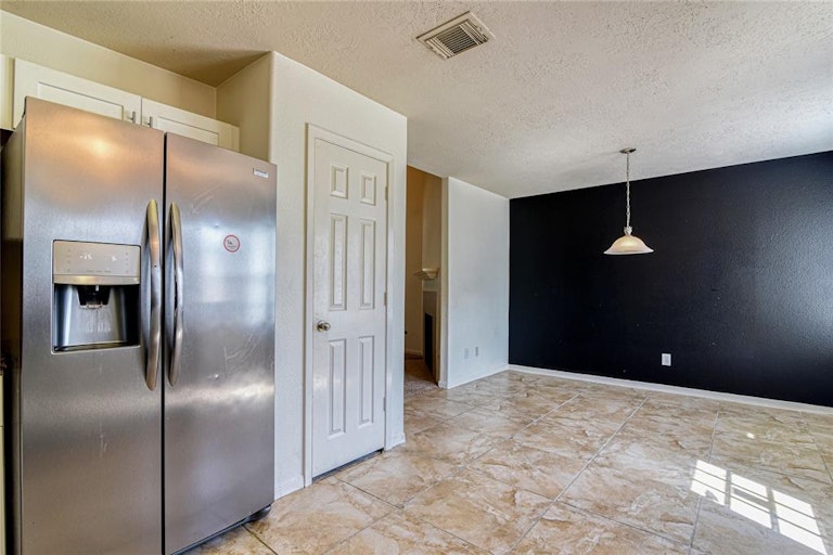Photo 9 of 25 - 21603 Trilby Way, Humble, TX 77338