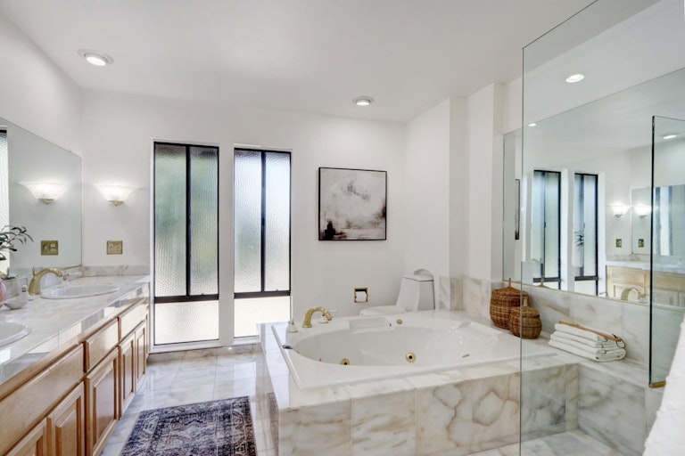 Photo 46 of 70 - 4040 Crondall Dr, Sacramento, CA 95864