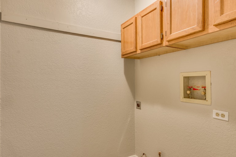 Photo 22 of 23 - 505 Country View Ln, Garland, TX 75043