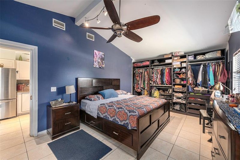 Photo 10 of 20 - 3211 W Tyson Ave, Tampa, FL 33611