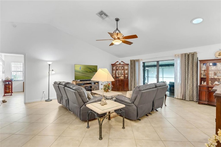 Photo 8 of 38 - 1102 Trotwood Blvd, Winter Springs, FL 32708