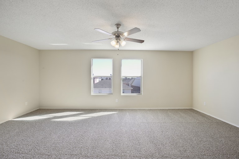 Photo 19 of 30 - 6904 Meadow Way Ln, Fort Worth, TX 76179
