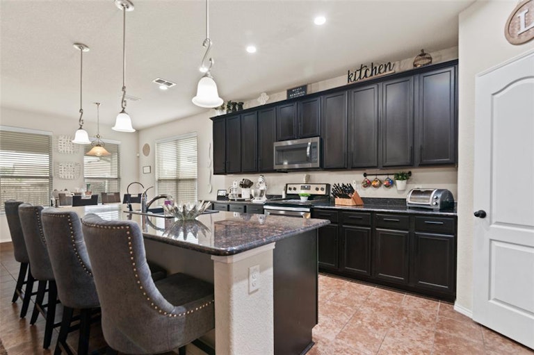 Photo 8 of 30 - 5408 Wharfside Pl, Denton, TX 76208