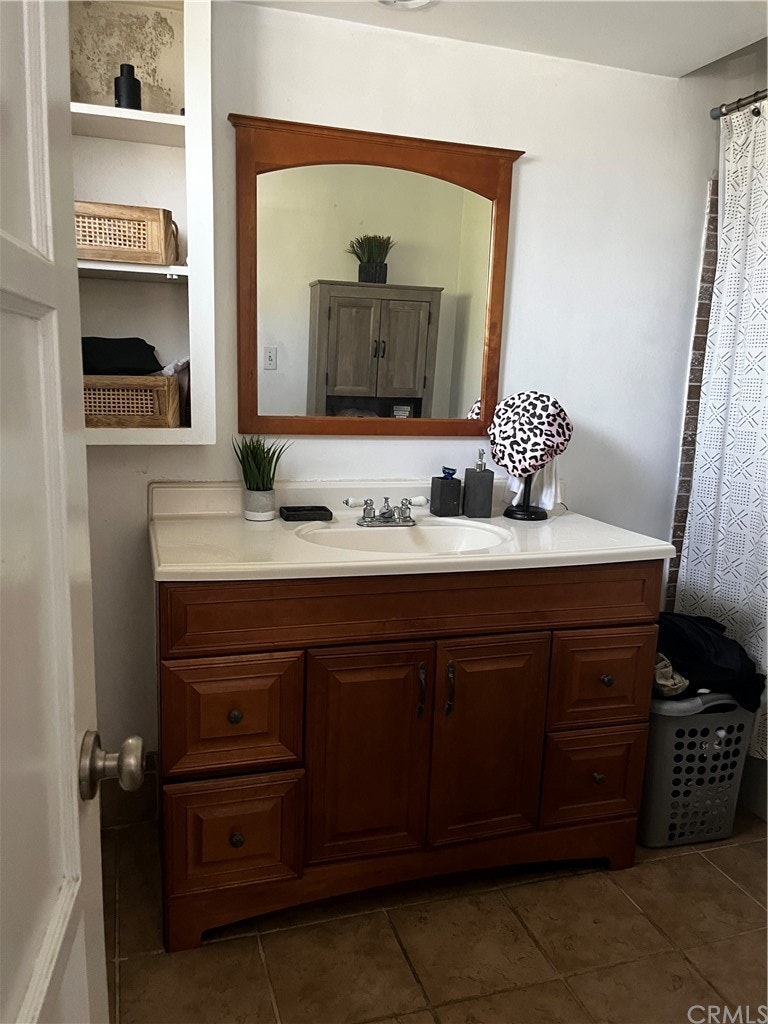 Photo 14 of 25 - 9630 Annetta Ave, South Gate, CA 90280