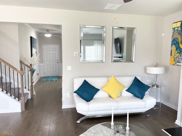 Photo 9 of 49 - 2277 Annes Lake Cir, Lithonia, GA 30058