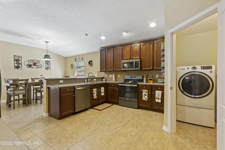 Photo 4 of 16 - 353 W Adelaide Dr, Saint Johns, FL 32259