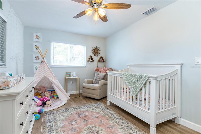 Photo 17 of 33 - 923 Phyllis Ave, Largo, FL 33771