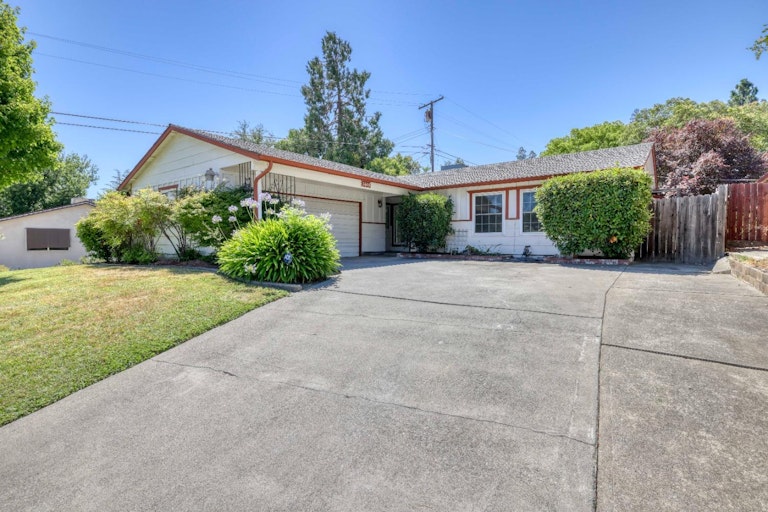 Photo 2 of 32 - 7446 Northlea Way, Citrus Heights, CA 95610