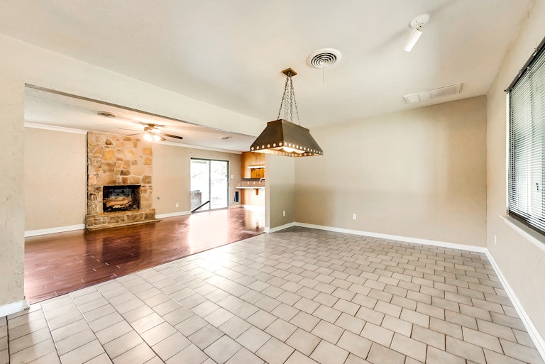 Photo 3 of 24 - 6640 Briley Dr, North Richland Hills, TX 76180