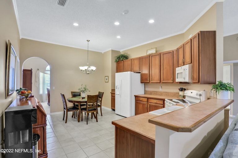 Photo 6 of 32 - 12669 Eaglesham Dr, Jacksonville, FL 32225