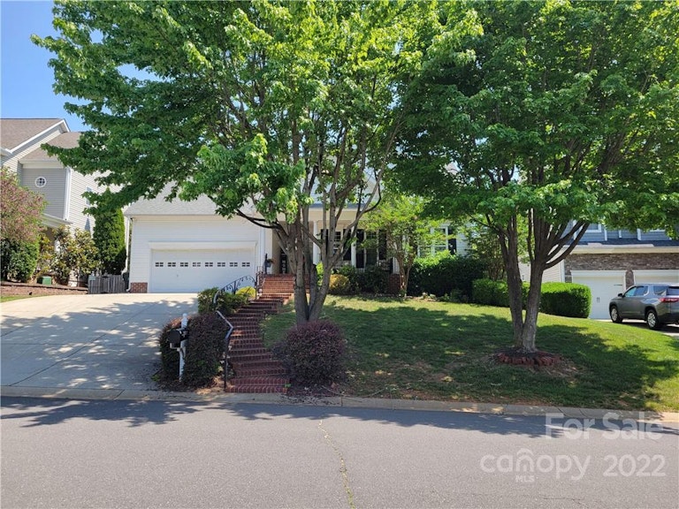 Photo 3 of 25 - 20312 Northport Dr, Cornelius, NC 28031